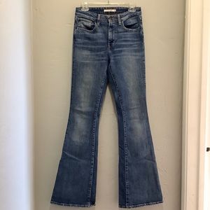 Levi’s High Rise Flare Jeans medium Dark Wash